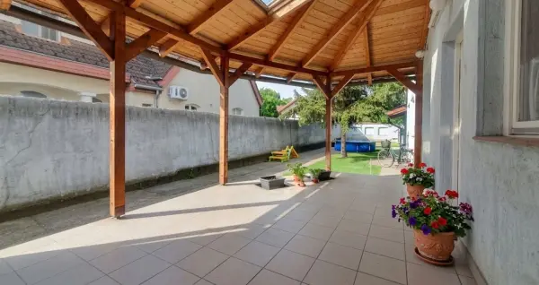 Kiadó házrész, Budapest, XIV. kerület 4 szoba 110 m² 320 E Ft/hó