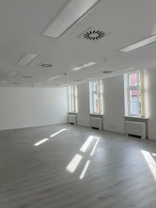 Kiadó iroda, Budapest, VI. kerület 7 szoba 210 m² 1.02 M Ft/hó